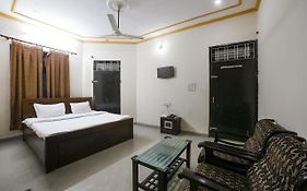 Spot On 38085 Hotel Amer Palace